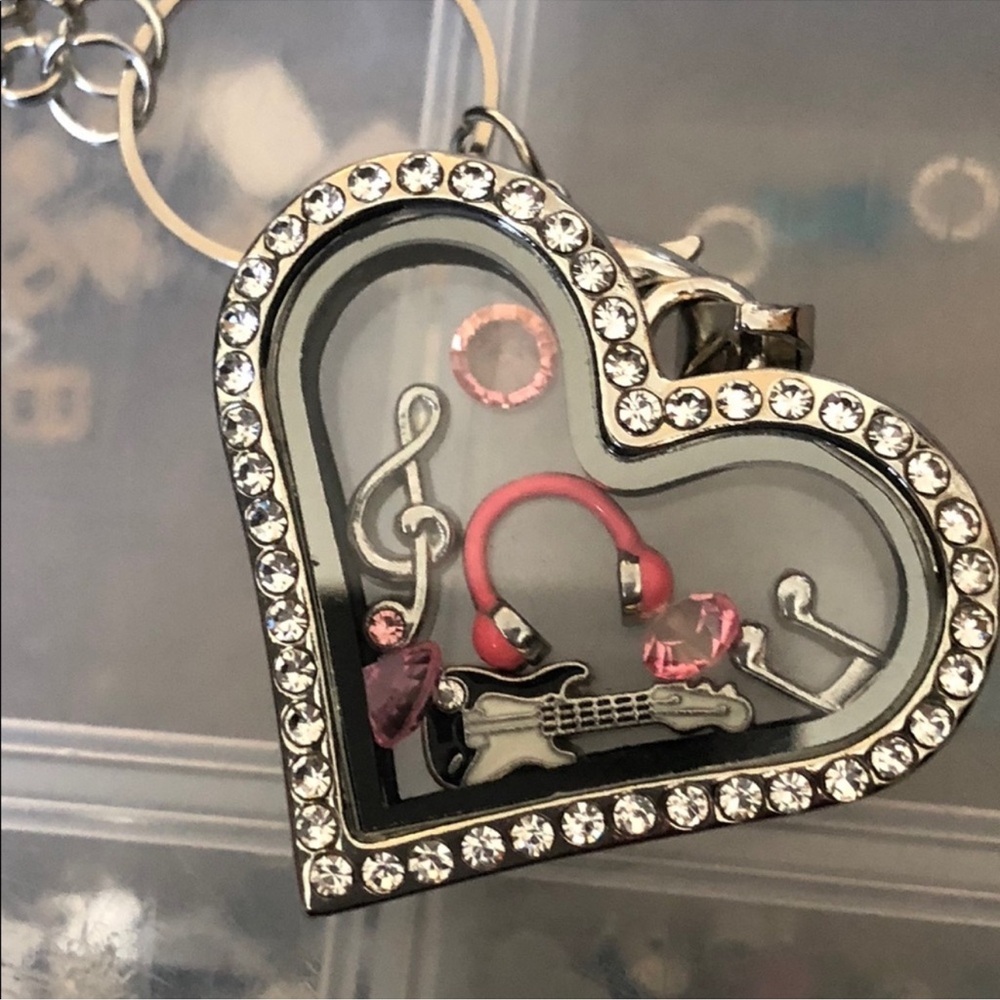 Heart-Shaped Music-Themed Phone Charmmusical floating locket